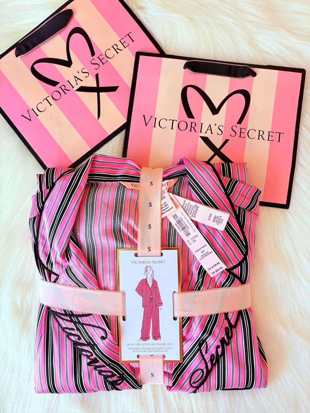 🩷🩷Victoria’s Secret signature satin shine long pajama set (SMALL)🩷🩷